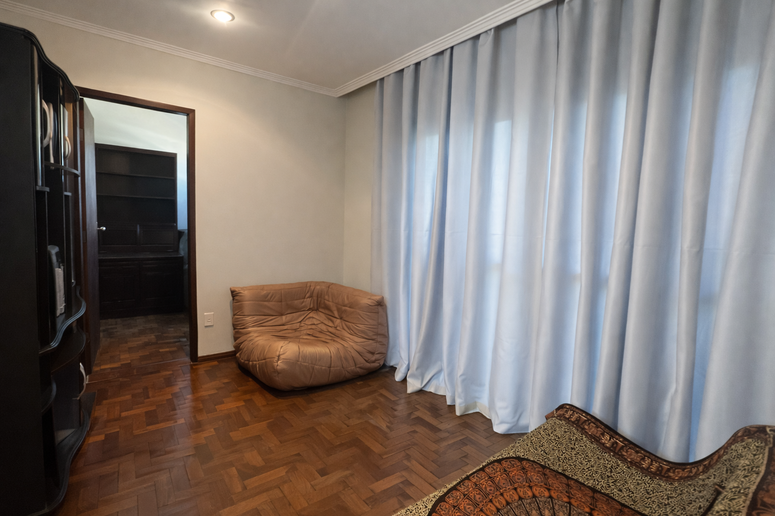 Sala com iluminação natural