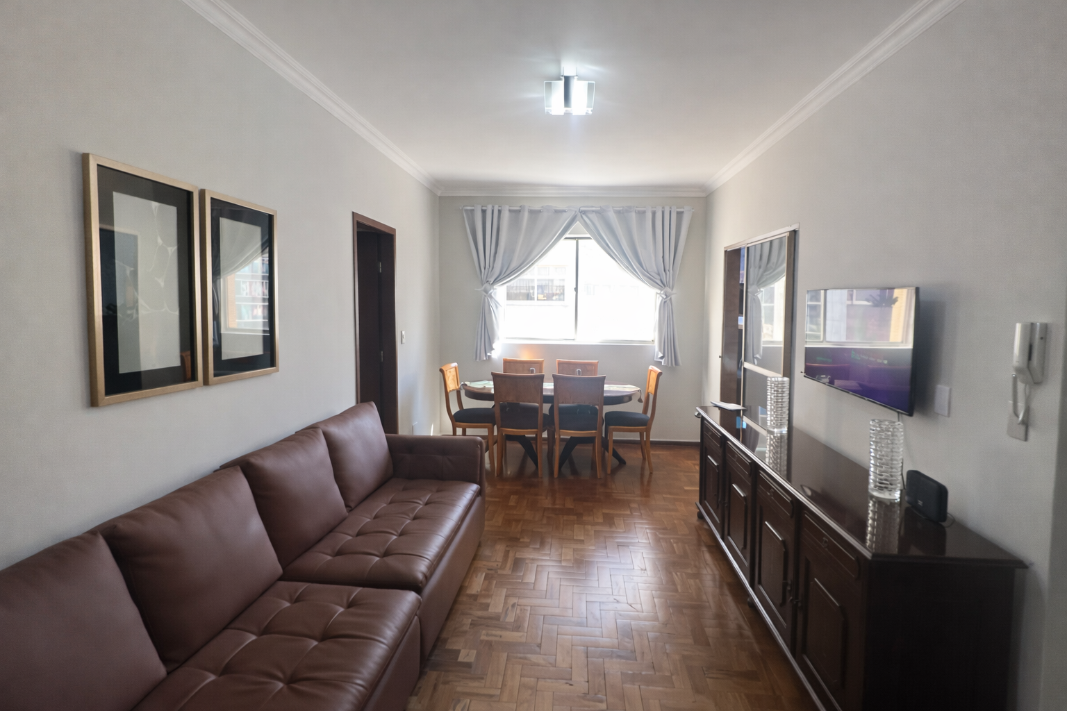 Sala com acesso à varanda